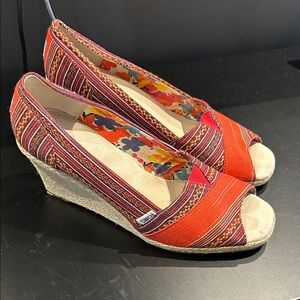 TOMS Women's Striped Red and Orange Wedges
